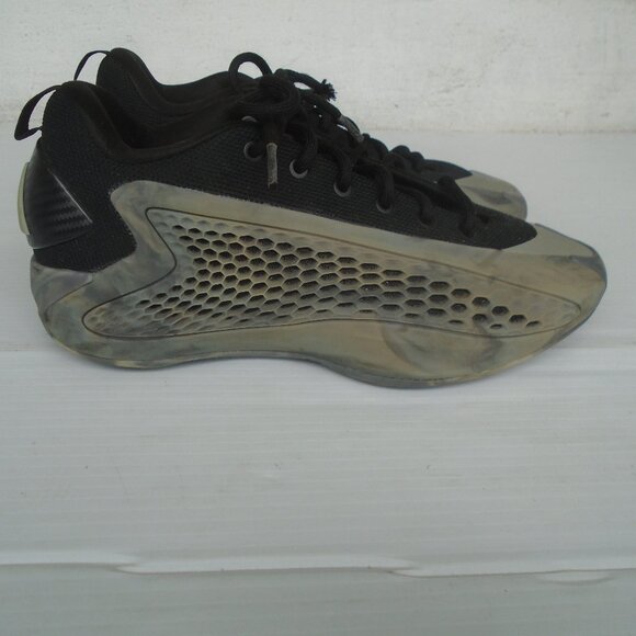 Athletic_Shoes